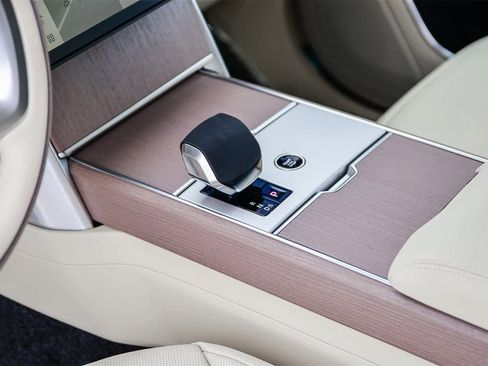 New 2026 Land Rover Range Rover SE image 21