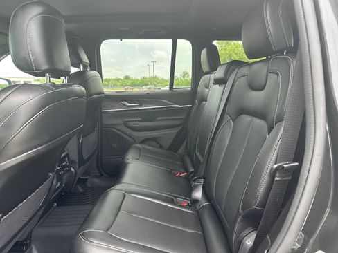 Used 2024 Jeep Grand Cherokee Limited w/ Luxury Tech Group II AWD/4WD image 13