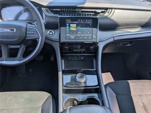 Used 2023 Jeep Grand Cherokee Altitude image 18