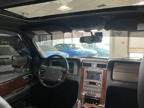 Used 2014 Lincoln Navigator 4WD image 33