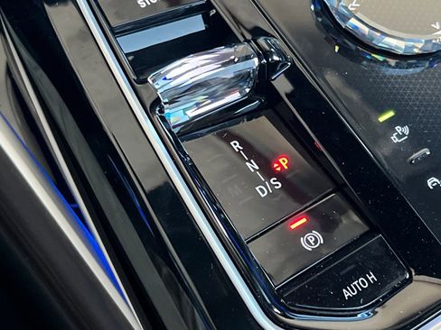 New 2025 BMW 740i image 17