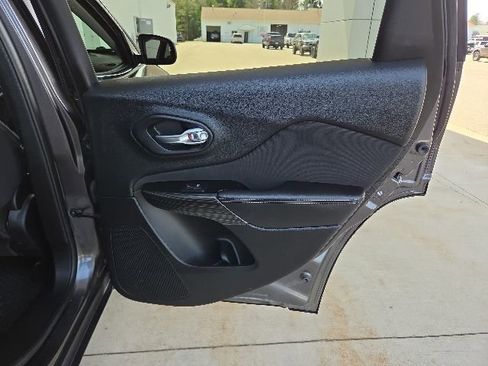 Used 2014 Jeep Cherokee Latitude w/ Cold Weather Group FWD image 47