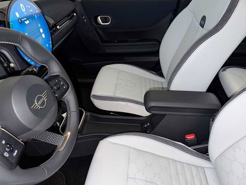 Certified 2025 MINI Cooper S FWD image 19