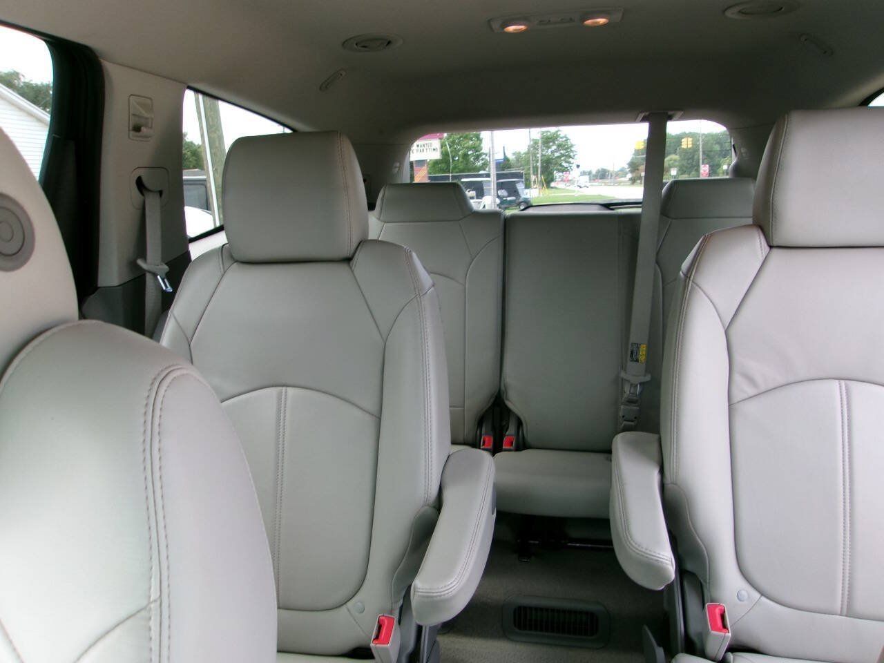 Used 2017 Chevrolet Traverse LT AWD/4WD image 6