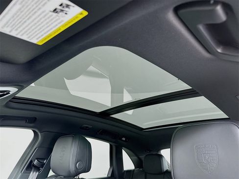 New 2026 Porsche Macan image 24