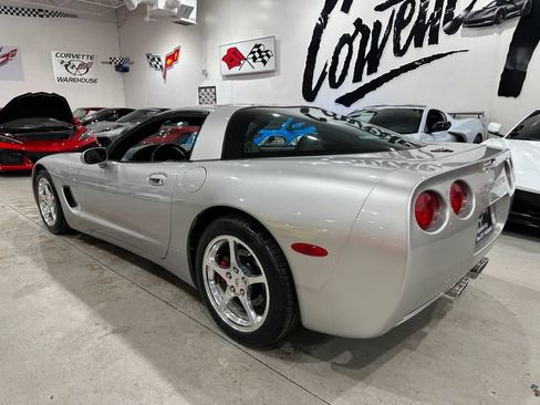 Used 2004 Chevrolet Corvette Coupe w/ Preferred Equipment Group RWD image 22
