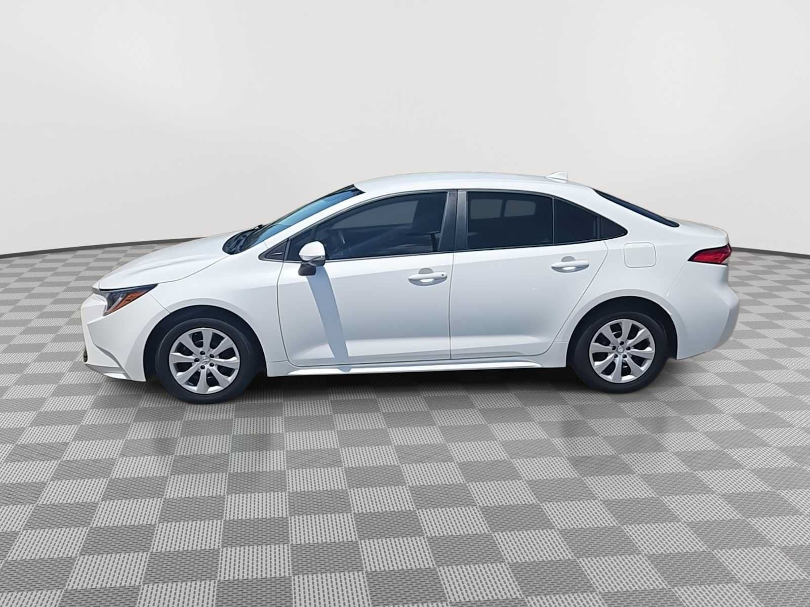 Used 2023 Toyota Corolla LE FWD image 5