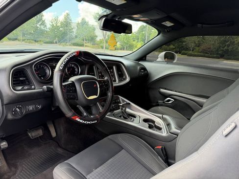 Used 2019 Dodge Challenger SXT RWD image 18
