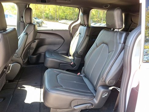 New 2026 Chrysler Voyager LX image 6