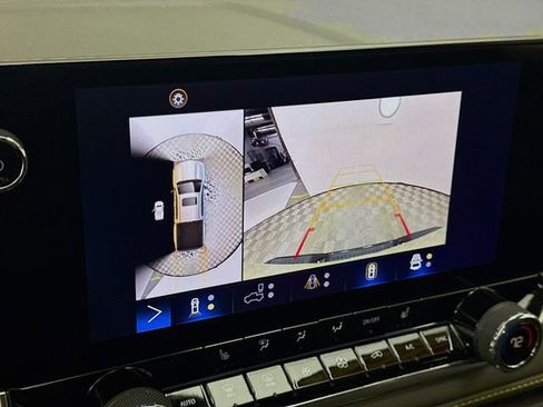 Used 2024 Chevrolet Colorado ZR2 w/ Technology Package image 16