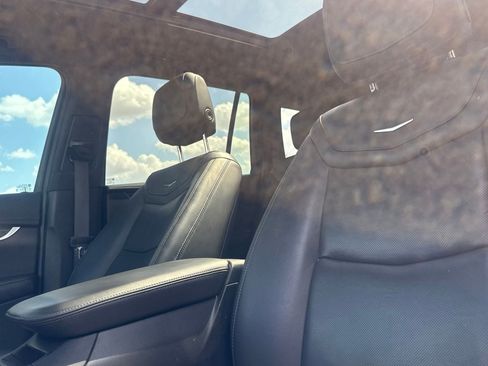 Used 2022 Cadillac XT6 Premium Luxury FWD image 42