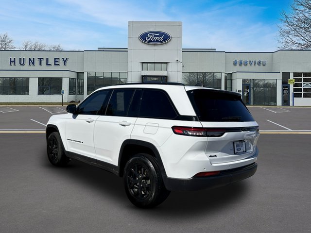 Used 2024 Jeep Grand Cherokee Altitude AWD/4WD image 6