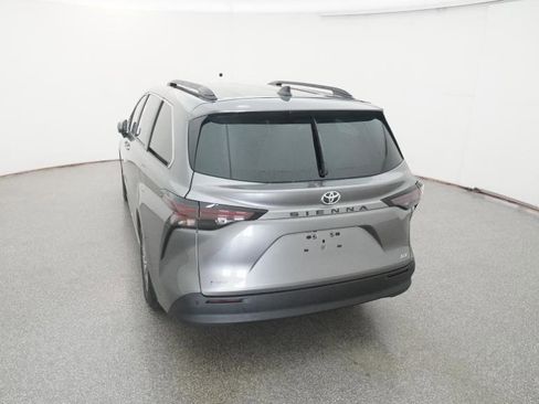 New 2026 Toyota Sienna XLE image 9