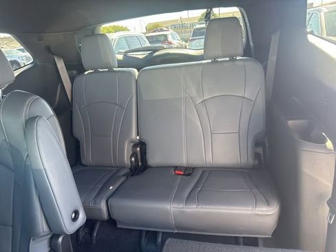 Used 2024 Buick Enclave Premium image 23
