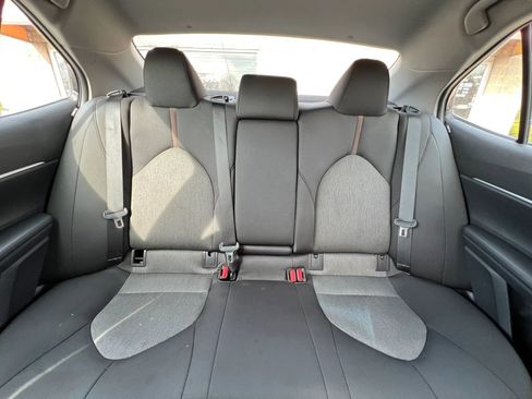 Used 2018 Toyota Camry LE image 29