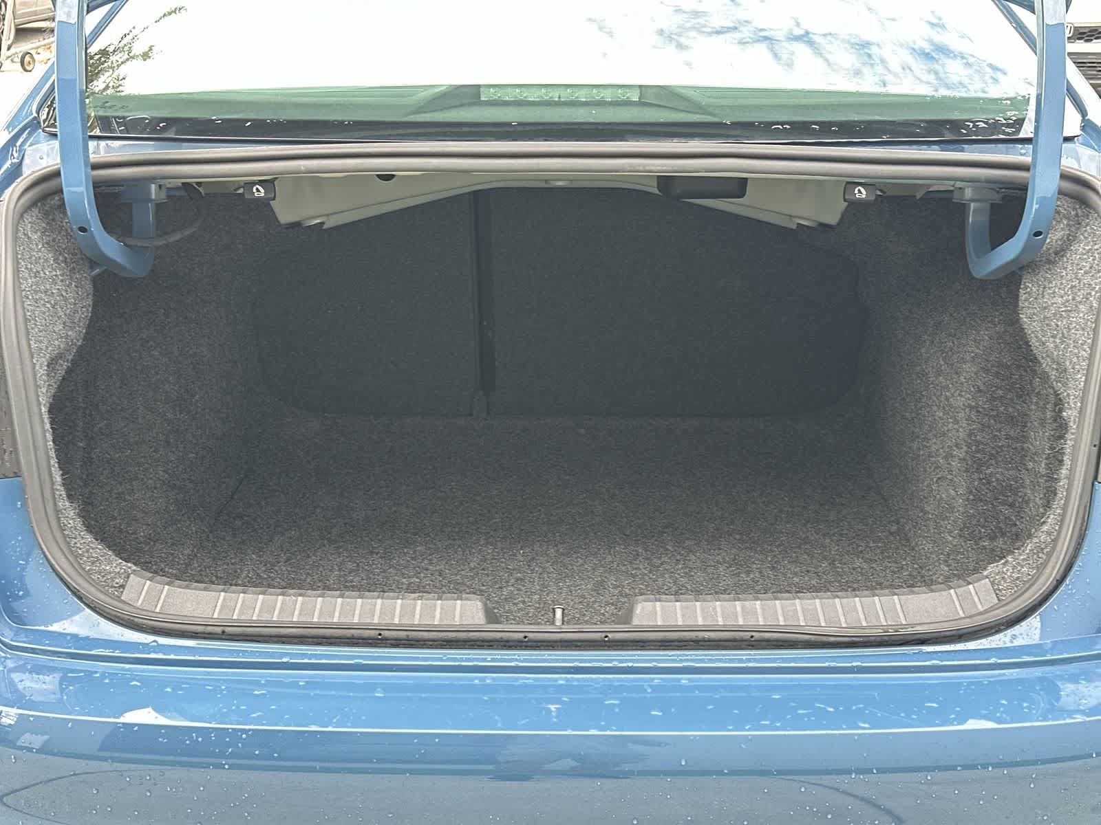 Used 2025 Volkswagen Jetta SE FWD image 16