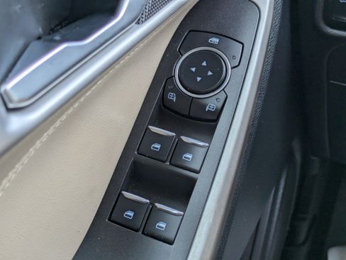 Used 2023 Ford Explorer XLT w/ Equipment Group 202A RWD image 19