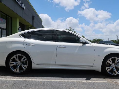 Used 2019 INFINITI Q70 Luxe w/ Sport Package RWD image 8