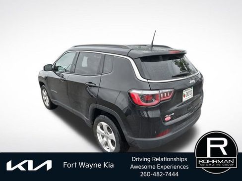 Used 2018 Jeep Compass Latitude w/ Popular Equipment Group AWD/4WD image 3