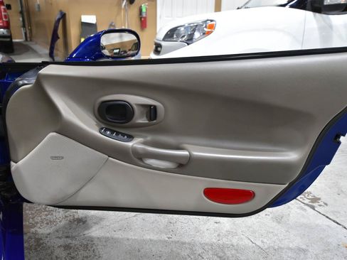 Used 2004 Chevrolet Corvette Coupe w/ Preferred Equipment Group RWD image 32