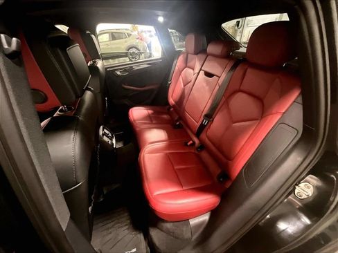 Certified 2023 Porsche Macan AWD/4WD image 22