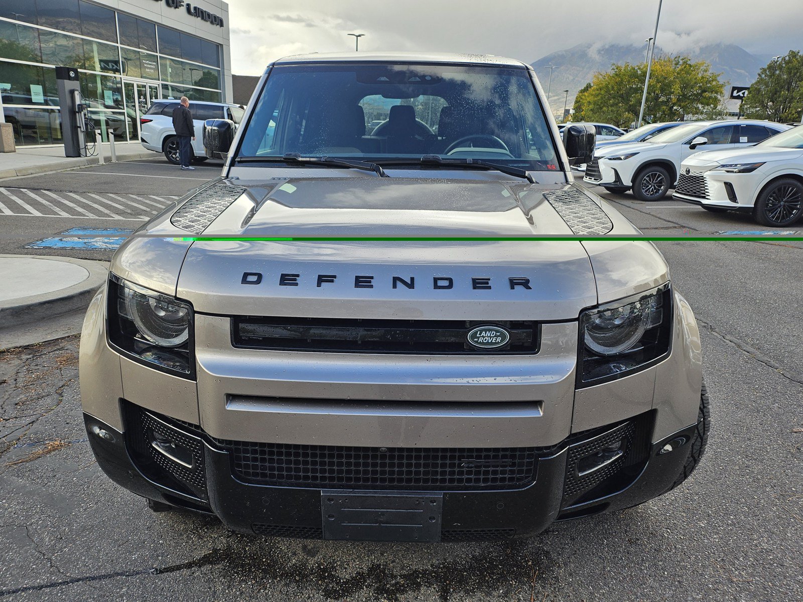 Used 2023 Land Rover Defender 130 X-Dynamic SE AWD/4WD image 2