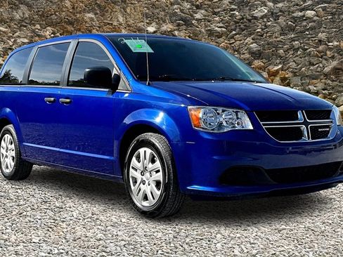 Used 2019 Dodge Grand Caravan SE w/ UConnect Hands-Free Group image 10