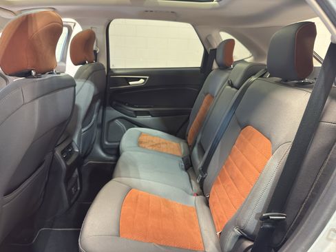 Used 2018 Ford Edge SEL w/ Equipment Group 201A AWD/4WD image 28
