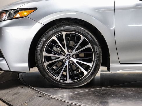 Used 2019 Toyota Camry SE FWD image 9