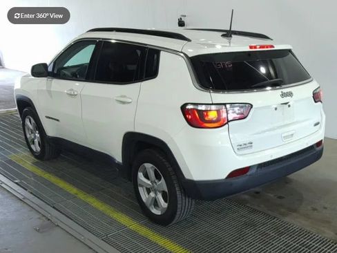 Used 2018 Jeep Compass Latitude w/ Popular Equipment Group AWD/4WD image 2