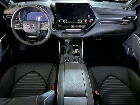 Certified 2026 Toyota Highlander XSE image 17