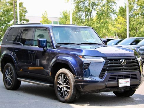 Used 2024 Lexus GX 550 w/ Accessory Package (Z1) AWD/4WD image 2