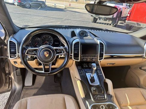 Used 2016 Porsche Cayenne AWD/4WD image 8