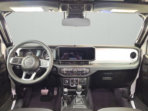 Certified 2025 Jeep Wrangler Sahara image 18