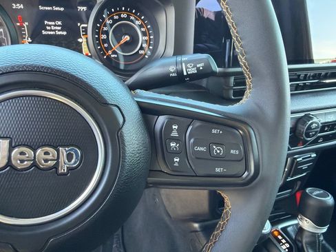 Used 2024 Jeep Gladiator Sport AWD/4WD image 19
