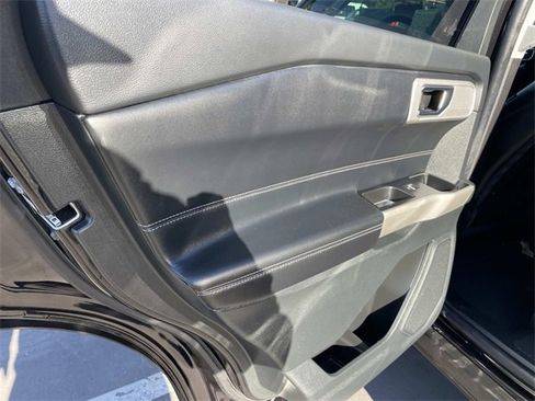 Certified 2022 Ford Explorer XLT w/ Equipment Group 202A image 32