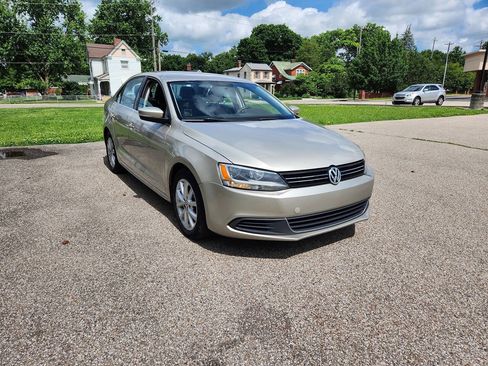 Used 2013 Volkswagen Jetta SE FWD image 4