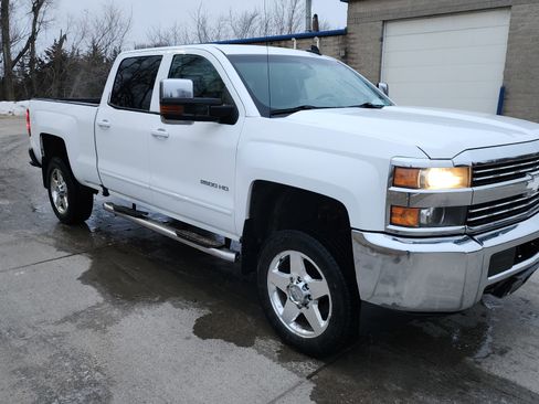Used 2016 Chevrolet Silverado 2500 LT image 3
