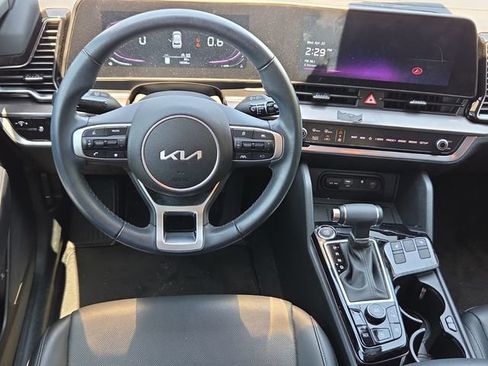 Used 2024 Kia Sportage EX image 11