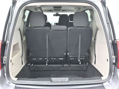 Used 2018 Dodge Grand Caravan SE w/ UConnect Hands-Free Group FWD image 18