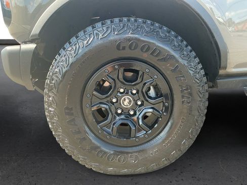 Used 2025 Ford Bronco Badlands AWD/4WD image 13