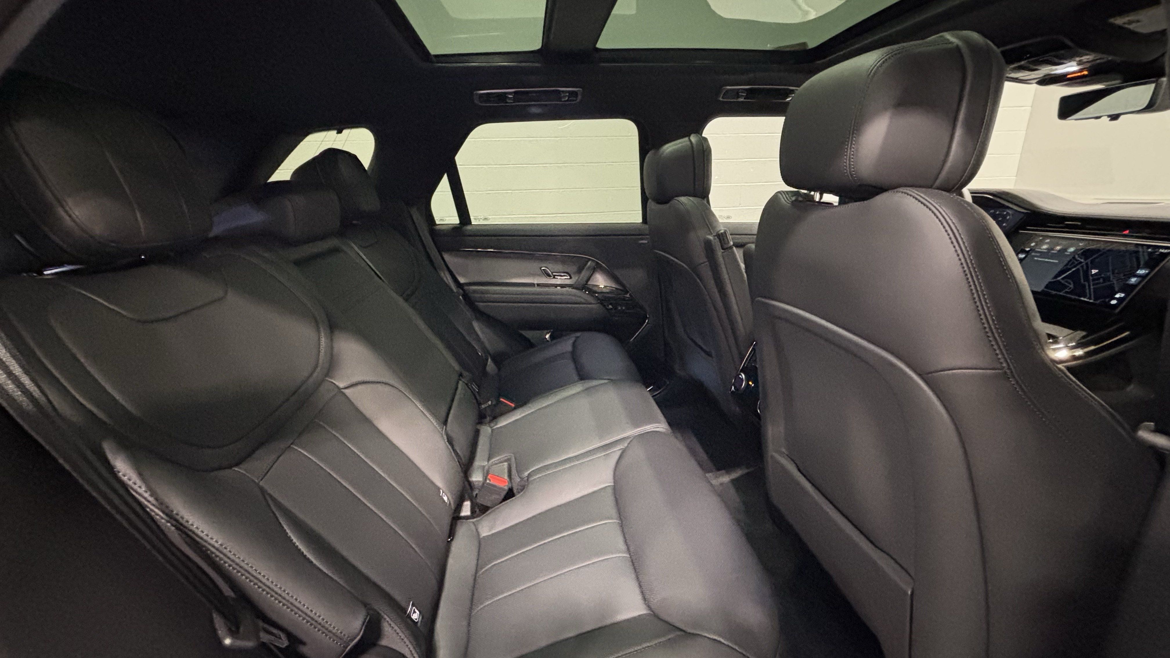 New 2026 Land Rover Range Rover Sport Dynamic SE AWD/4WD image 16