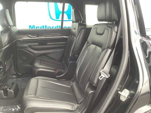 Used 2024 Jeep Grand Cherokee L Limited w/ Luxury Tech Group II AWD/4WD image 13