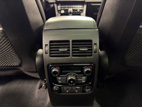 Used 2020 Jaguar F-PACE SVR image 34