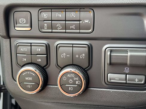 New 2026 Chevrolet Suburban RST AWD/4WD image 12
