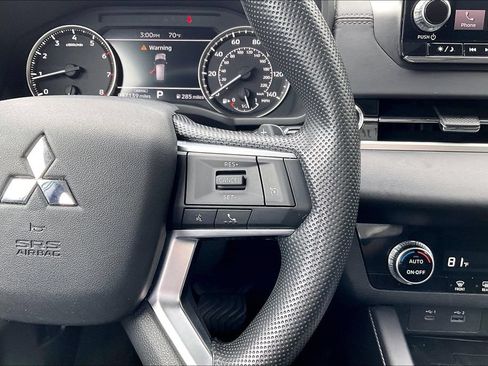 Used 2022 Mitsubishi Outlander ES AWD/4WD image 18