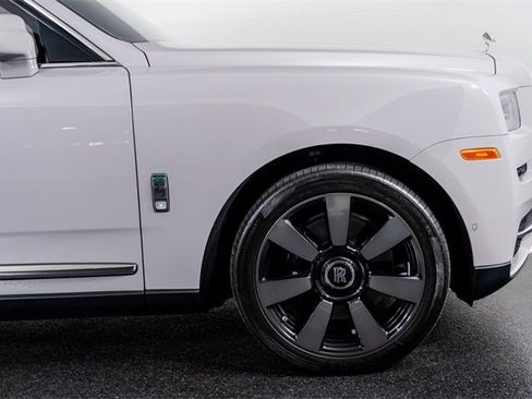 Used 2023 Rolls-Royce Cullinan image 6