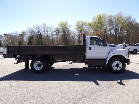 Used 2022 Ford F750 2WD Regular Cab Super Duty image 21