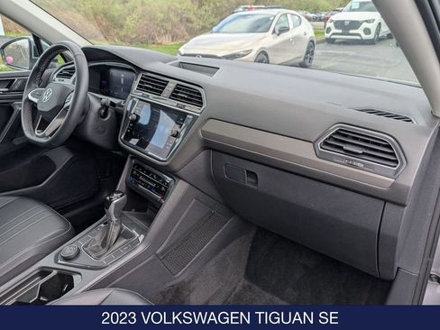 Used 2023 Volkswagen Tiguan SE AWD/4WD image 33