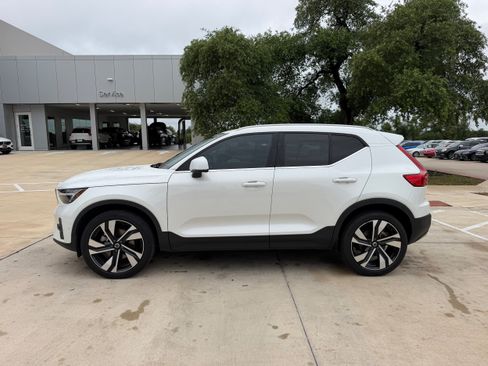 Certified 2024 Volvo XC40 B5 Ultimate w/ Protection Package Premier AWD/4WD image 3